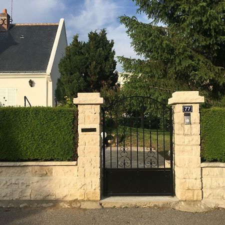 La Tour De Saint Cyr Bed & Breakfast エクステリア 写真